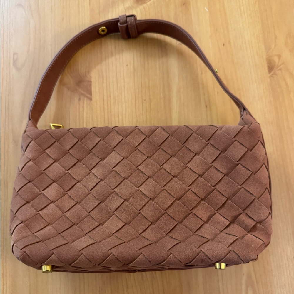 Woven Shoulder Bag in Brown - Elegant Everyday Handbag